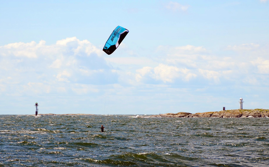14 Kitesurfing1