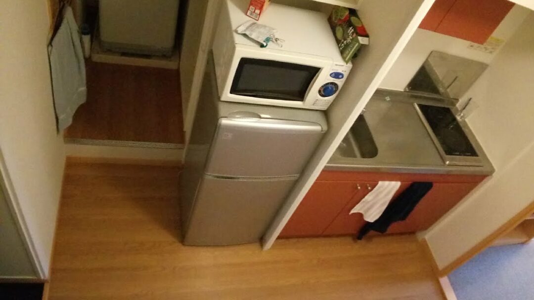 OPTIMIZE YOUR TINY TOKYO APARTMENT, Leopalace 1k Tokyo Japan apartment tour La Vie Zine