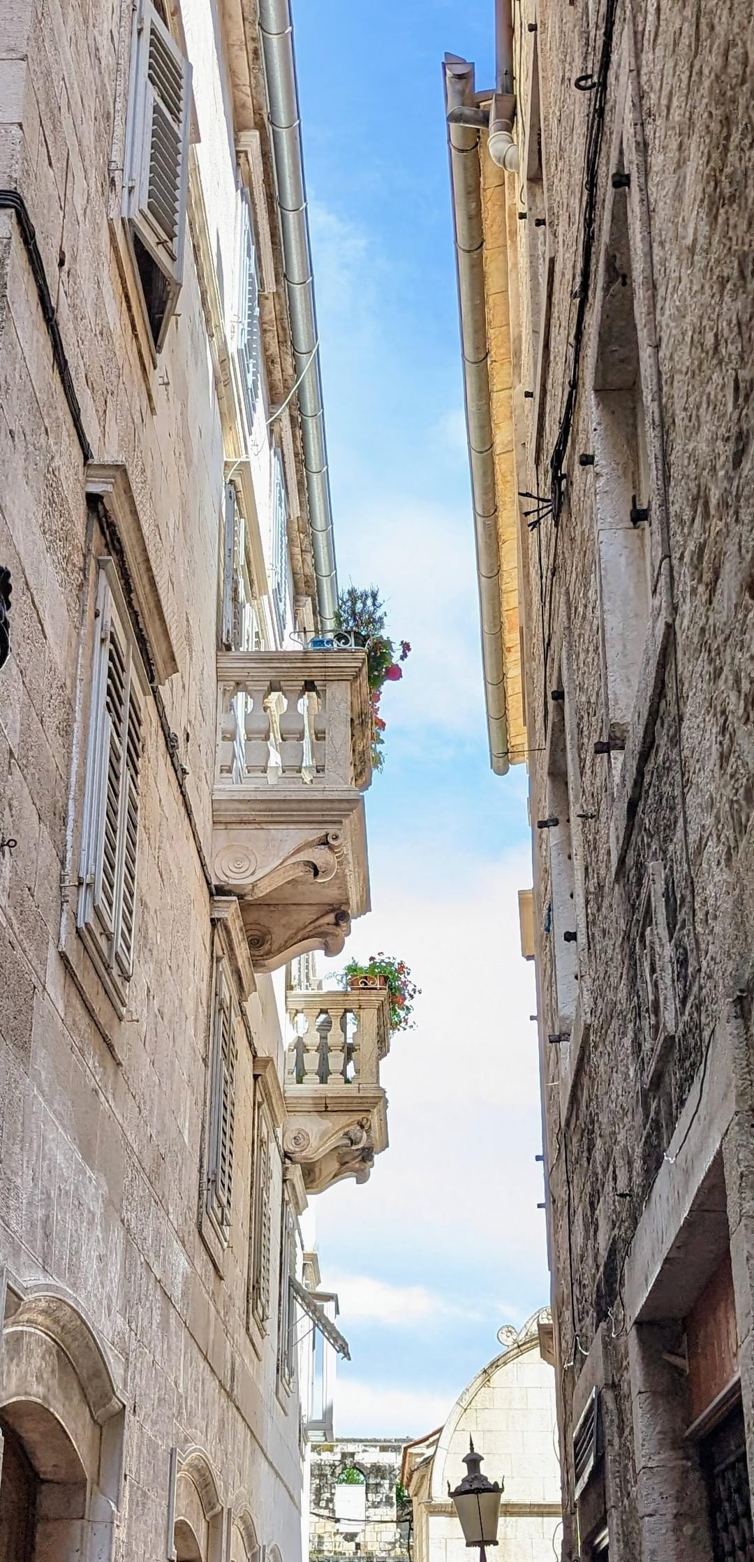 Split Grad Visiting the old town of Split, Croatia's second largest city. - La Vie ...