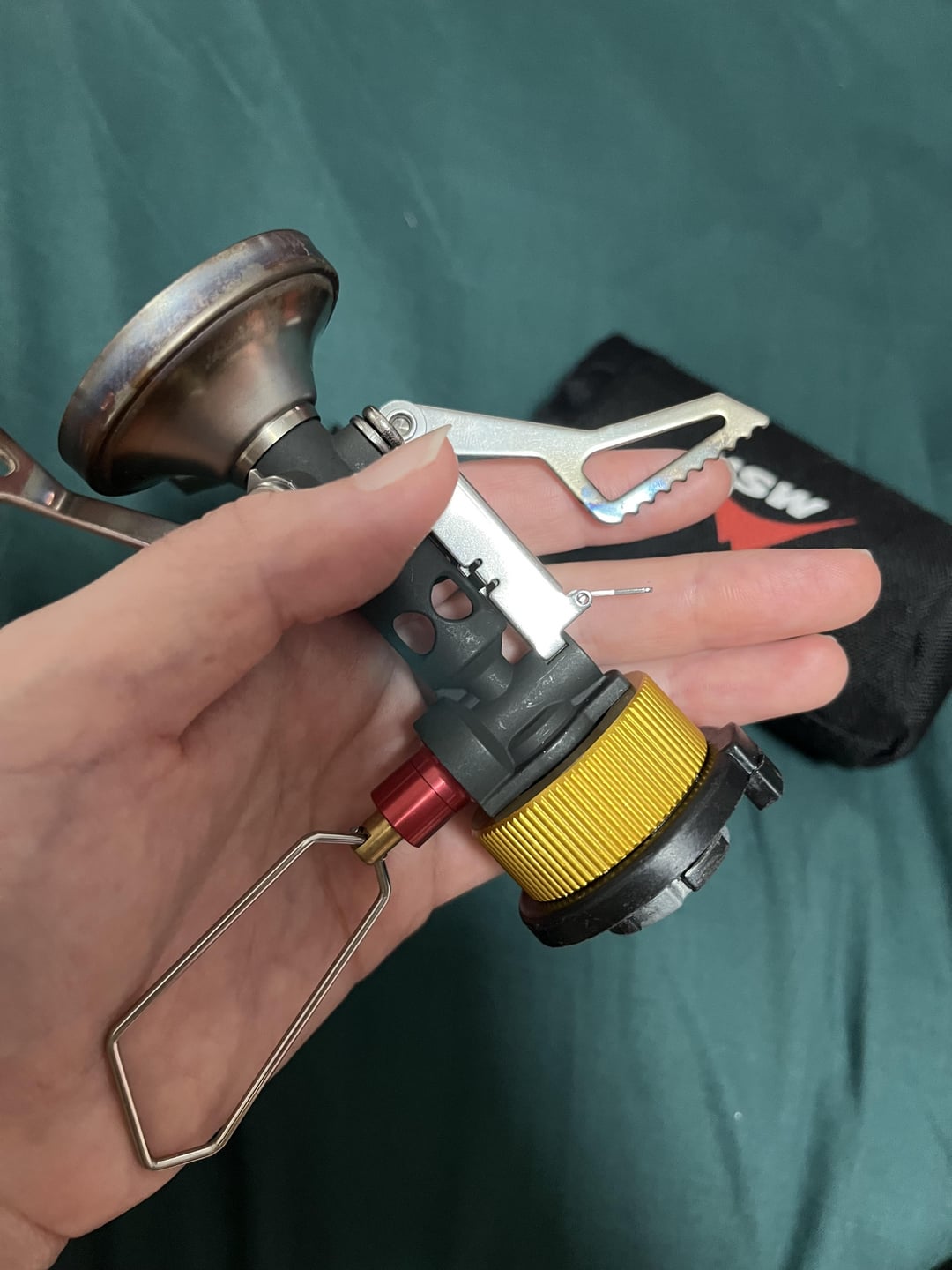 cant get my msr stove to connect to a gas canister am i supposed to