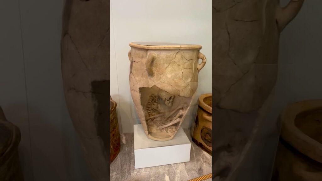Heraklion's Archaeological Gems! 🏛️🏺#museum