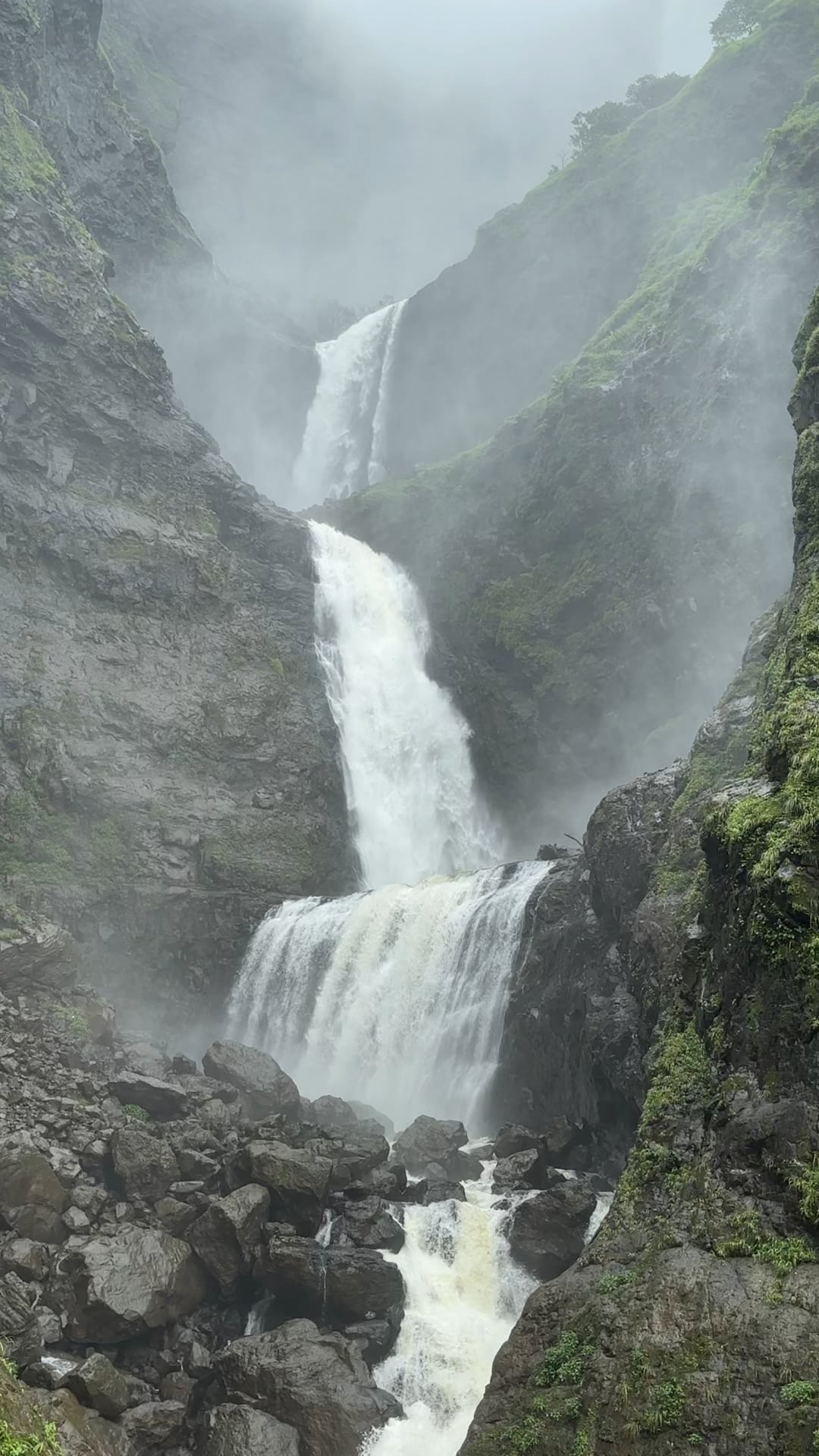 Hiked to this mighty yet beautiful waterfall (Kalu Waterfall, Raigad