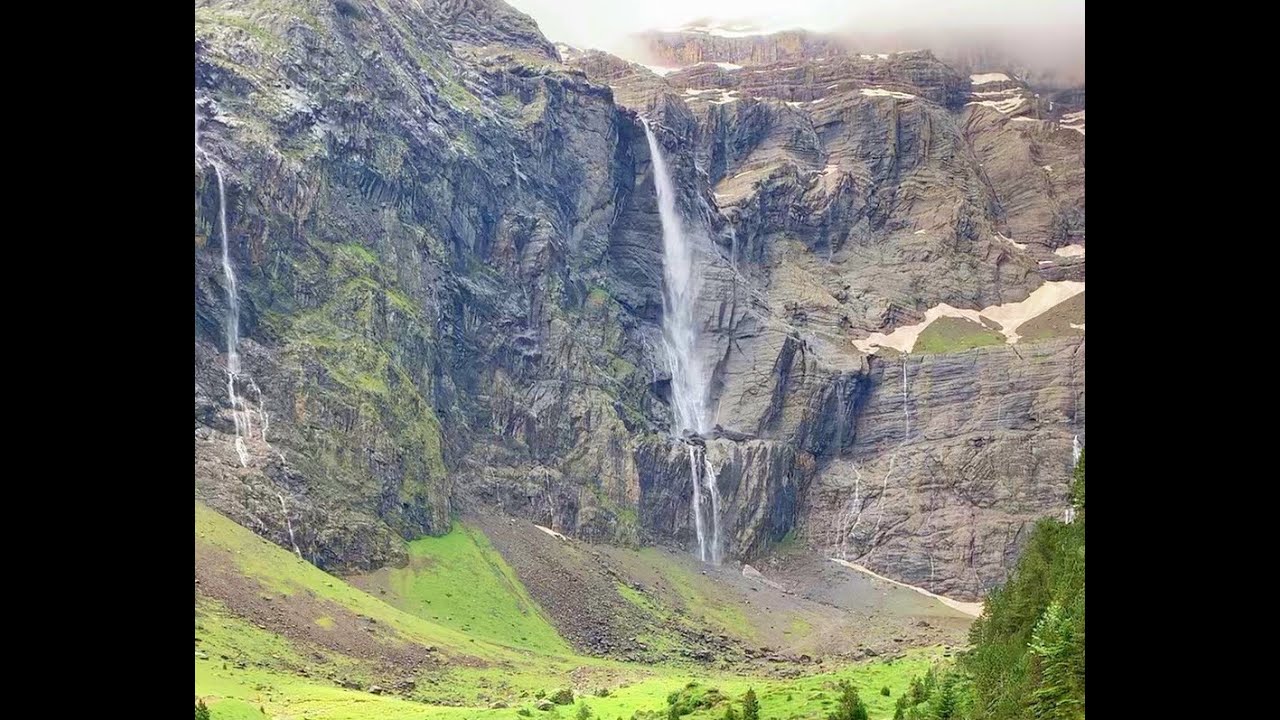 Cirque de Gavarnie in the French Pyrenees is the second highest ...