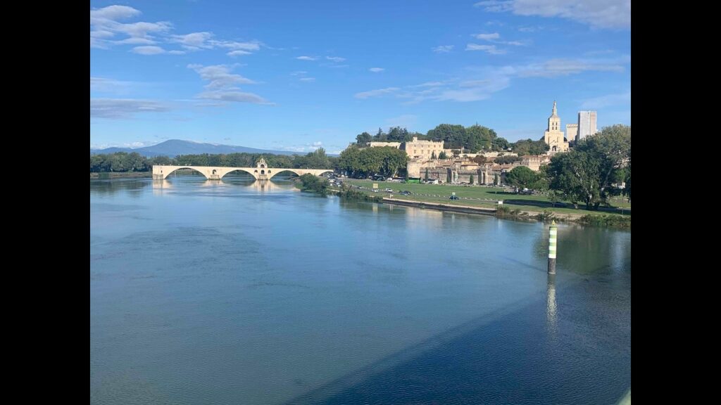 Avignon – Promenade au bord du Rhône en Provence (Canta per Me)