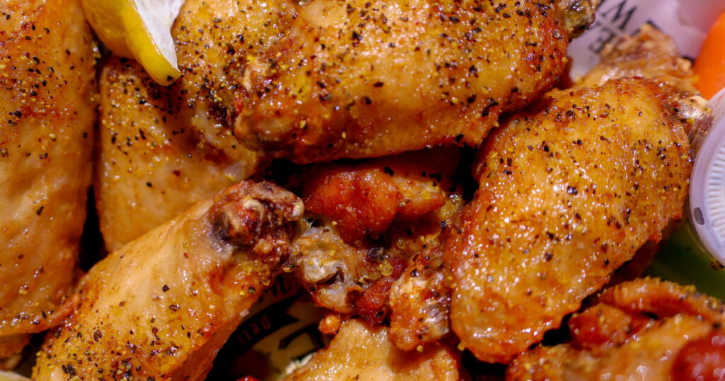 Where to find Atlanta-style lemon pepper wings in Los Angeles
