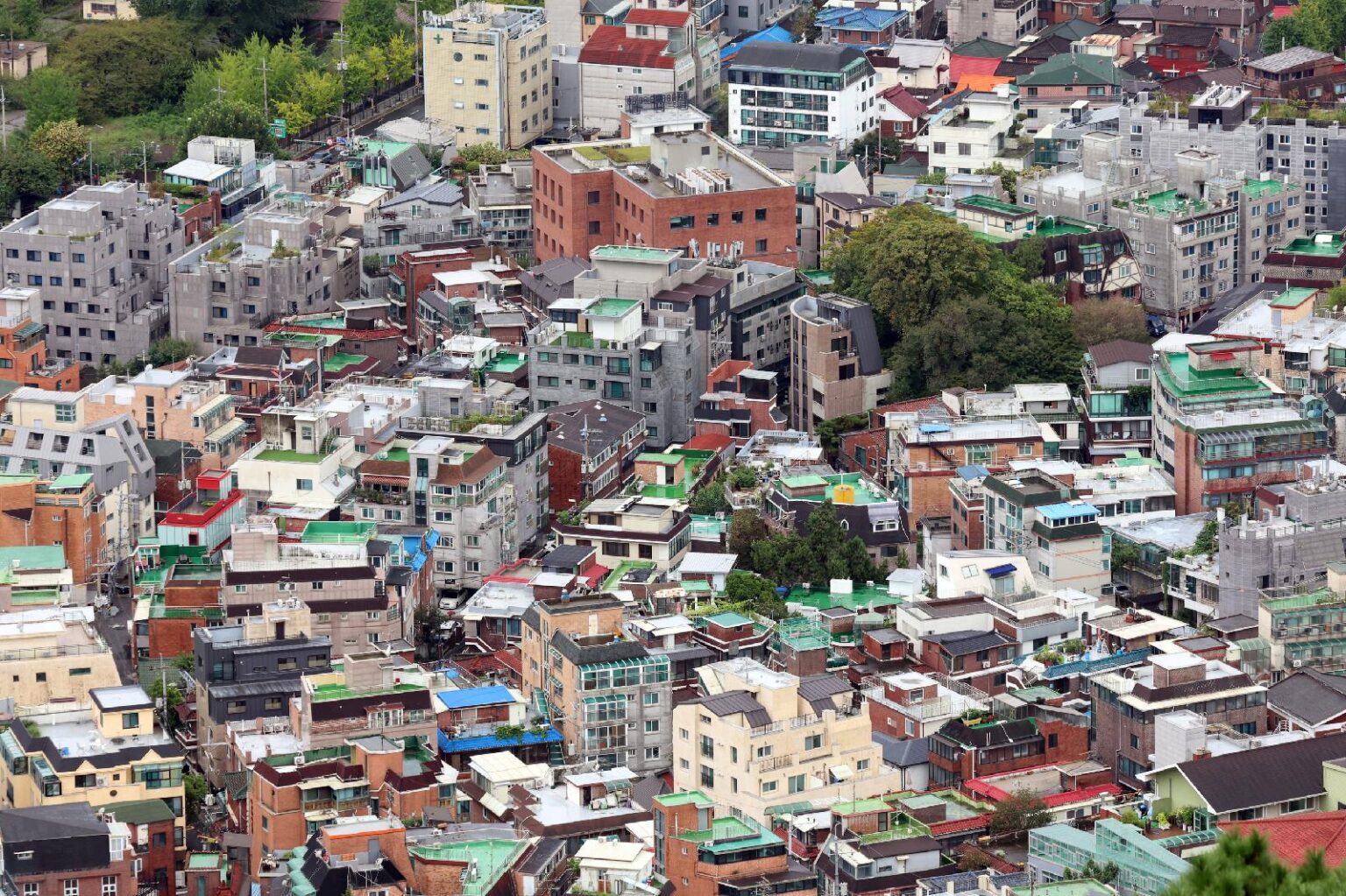 One-home owner A living in Seoul recently purchased a 32-square-meter multi-family house in Singil-d.. One-home owner A living in Seoul recently purchased a 32-square-meter multi-family house in Singil-d..