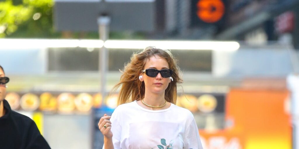 Jennifer Lawrence Makes a Flannel-Kelly Bag Pairing Look So Natural Jennifer Lawrence Makes a Flannel-Kelly Bag Pairing Look So Natural