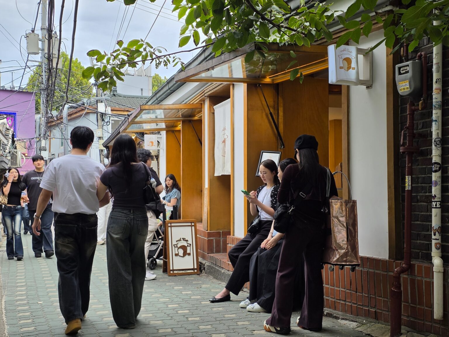 Jongno 3-ga: Why This Seoul Neighbourhood is the Coolest in the World in 2026 Loading animation