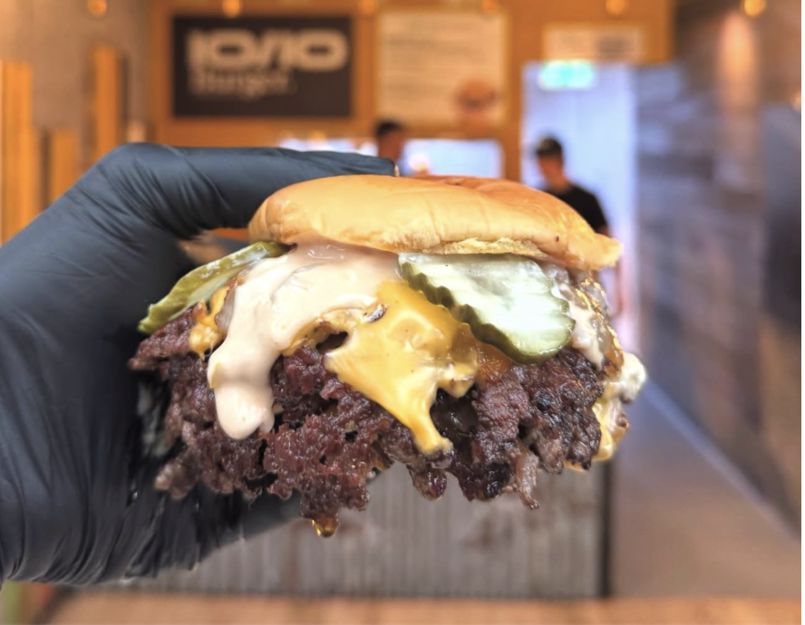 Viral smashburger 10/10 Burger opens permanent location Oct 10 Loading animation