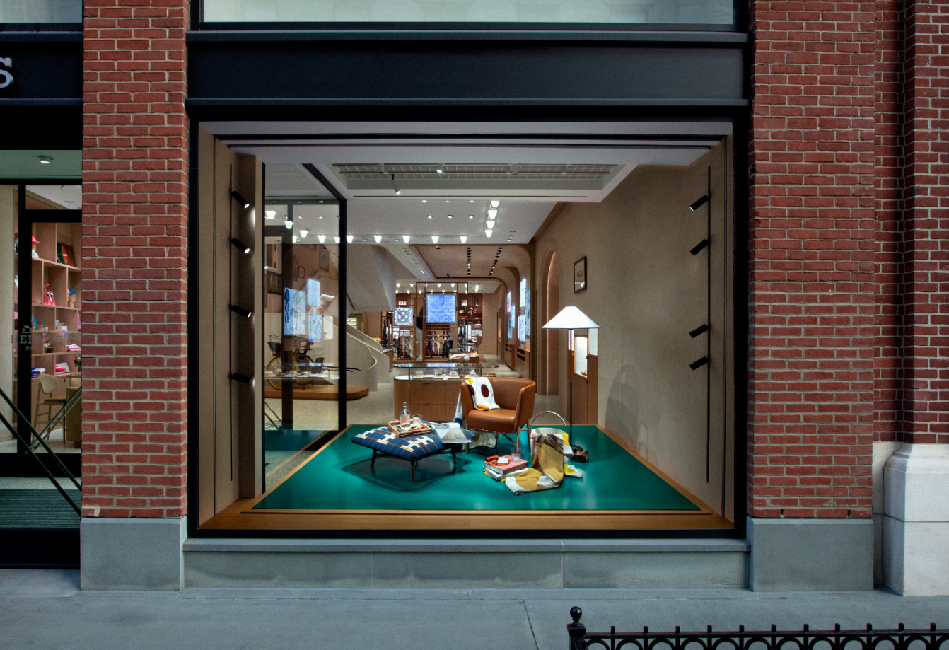 fashion-art-hermes-maison-madison-raul-de-lara The window view of Hermès Maison Madison