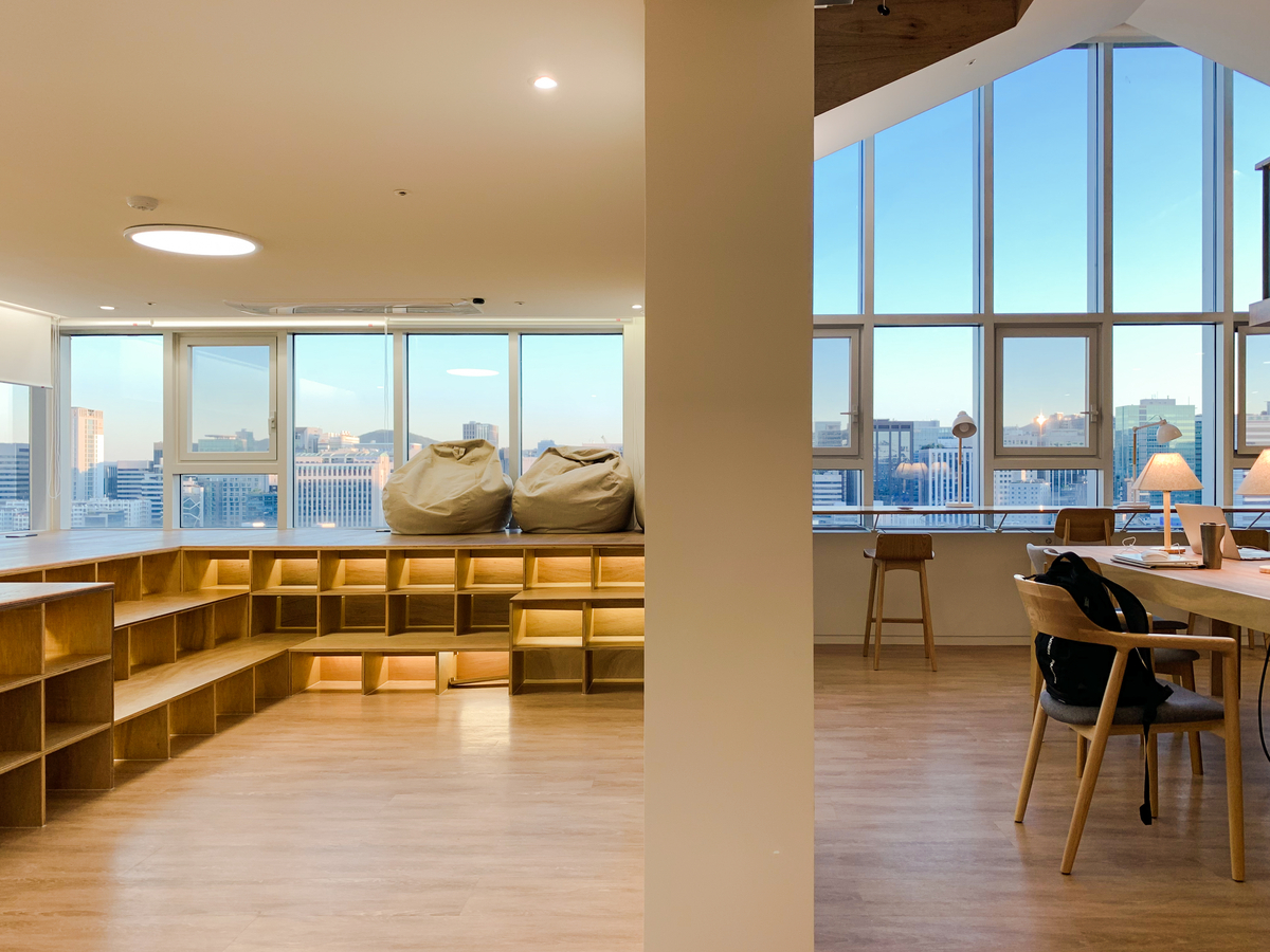 A view of the shared lounge at Homes Company's Seonjeongneung branch in Seoul's Gangnam district. Photo courtesy of Homes Company - Seoul Economic Daily Finance News from South Korea
