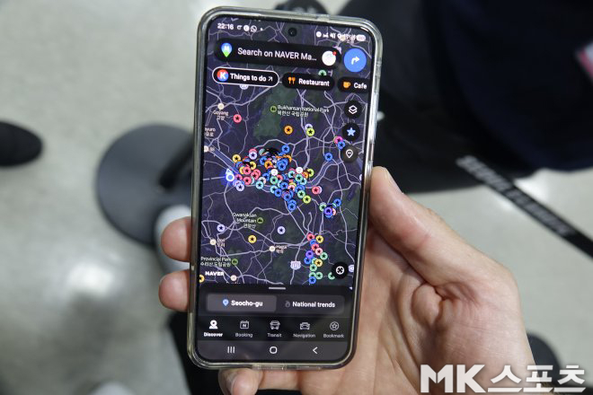 Osmar showed information on tourist attractions and restaurants stored on his phone. Osmar said, "I've saved where I want to go. There are places I haven't been to yet," he said with a smile. Osmar added, "If Moreno wants this information, I can give it to you anytime." Photo = Reporter Lee Geun-seung