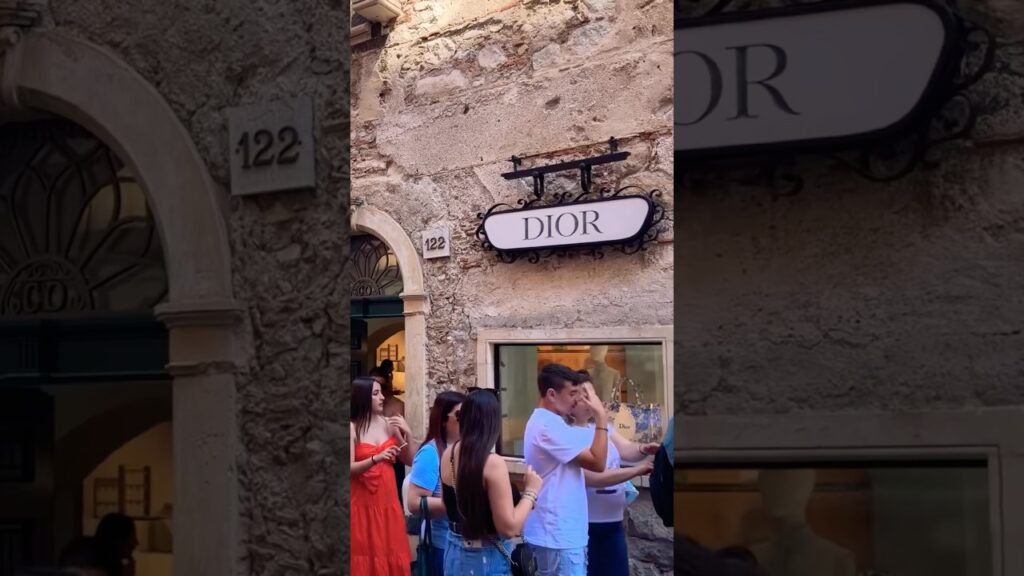Taormina Sicily Walking Tour: Highlights & Pretty Alleyways 🇮🇹 #travel #italy #italiangetaway