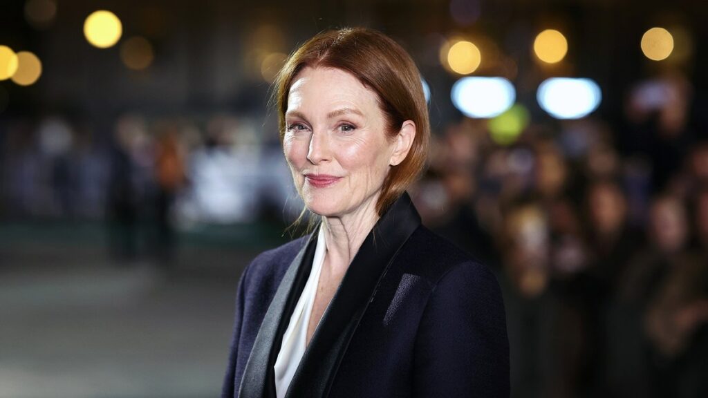 Inside Julianne Moore’s New York City Rooftop Apartment realtor.com