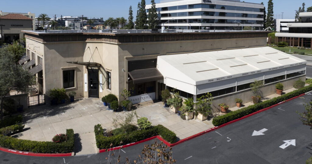 Scores of women, teen workers were groped, grabbed at this restaurant chain, feds say Scores of women, teen workers were groped, grabbed at this restaurant chain, feds say
