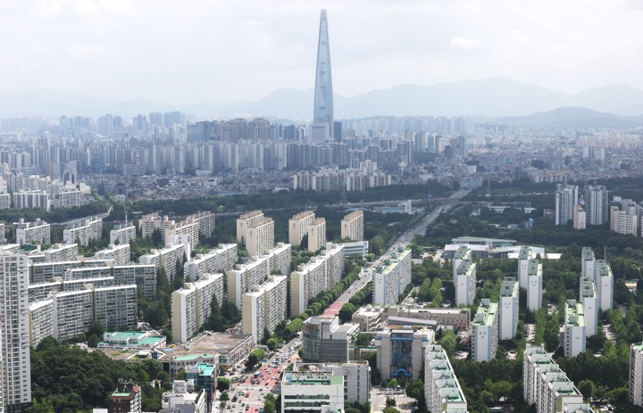 The Seoul Metropolitan Government analyzed that about 430,000 housing opportunities were eliminated .. The Seoul Metropolitan Government analyzed that about 430,000 housing opportunities were eliminated ..