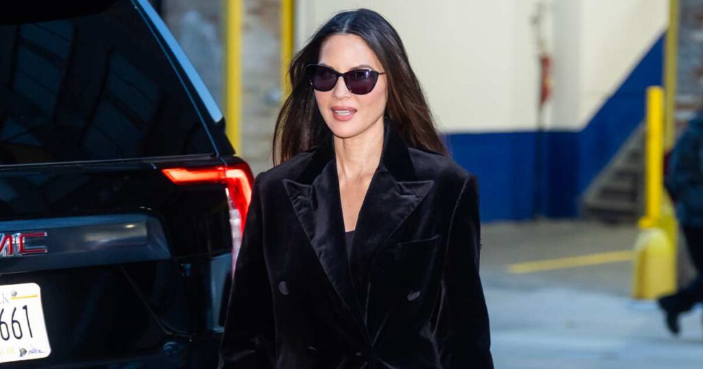 Copy Olivia Munn's NYC Rich-Mom Tote Style for $33 on Amazon