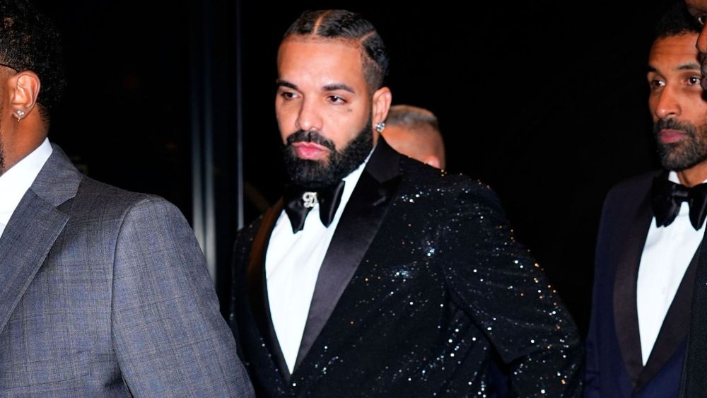 Drake Celebrates His Birthday In Sparkling Black Suit Jacket In NYC Drake, New York, suit, sparkle, dress shoes, suiting, menswear, Birthday