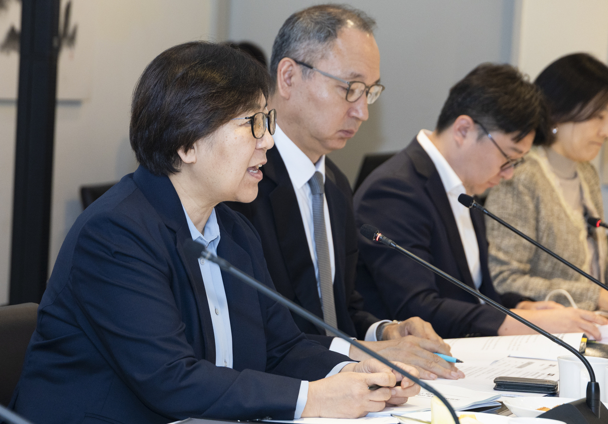 Health and Welfare Minister Jung Eun-kyeong speaks at the third meeting of the Special Committee on Improving the Life-Sustaining Treatment Decision System, held at Conference House Dalgaebi in Seoul on Oct. 16. Photo courtesy of the Ministry of Health and Welfare - Seoul Economic Daily Technology News from South Korea